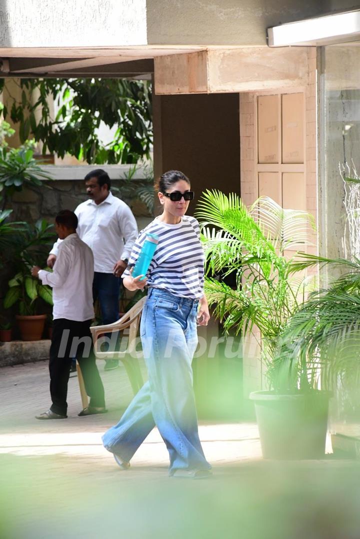 Kareena Kapoor snapped outside residence in Bandra