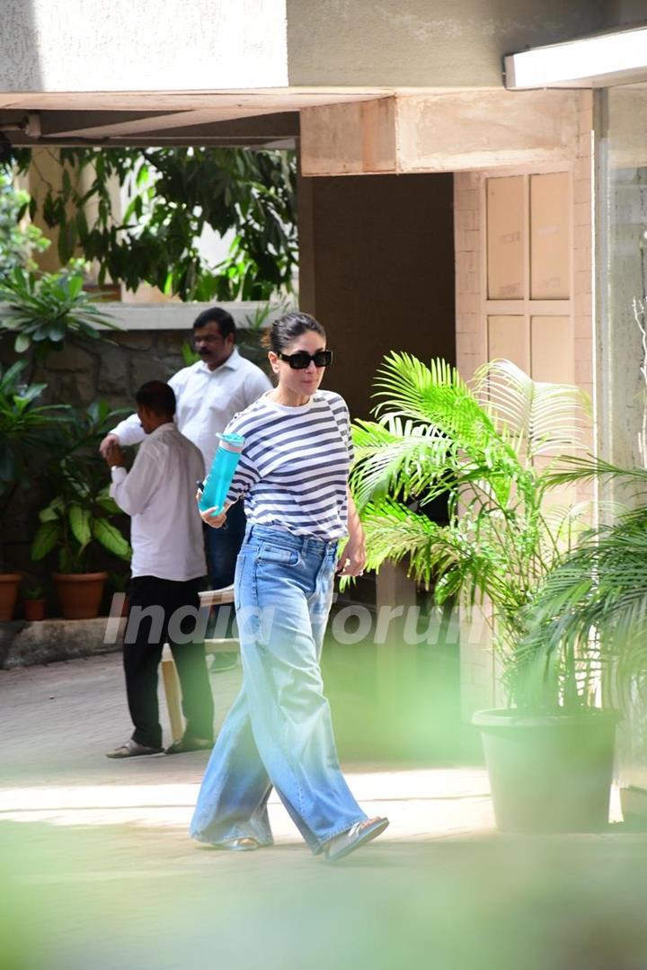 Kareena Kapoor snapped outside residence in Bandra