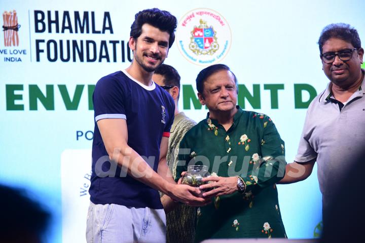 Celebrities attend Bhoomi Namaskar Campaign to celebrate Environment Day