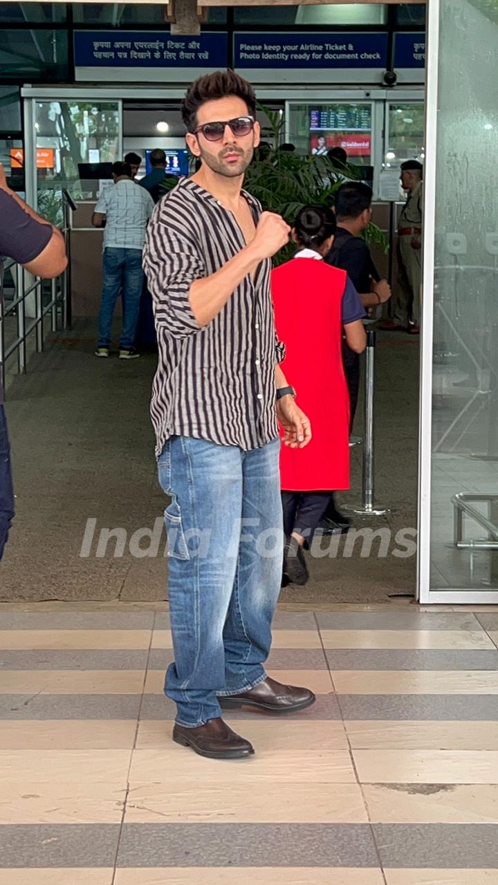 Kartik Aaryan snapped at the airport