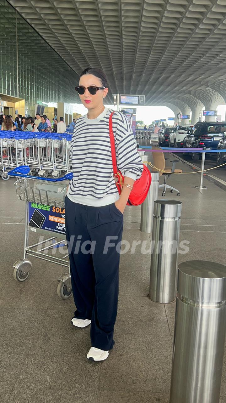 Gauahar Khan snapped at the airport