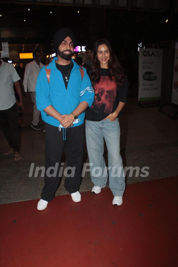 Ammy Virk and Sonam Bajwa snapped at the airport