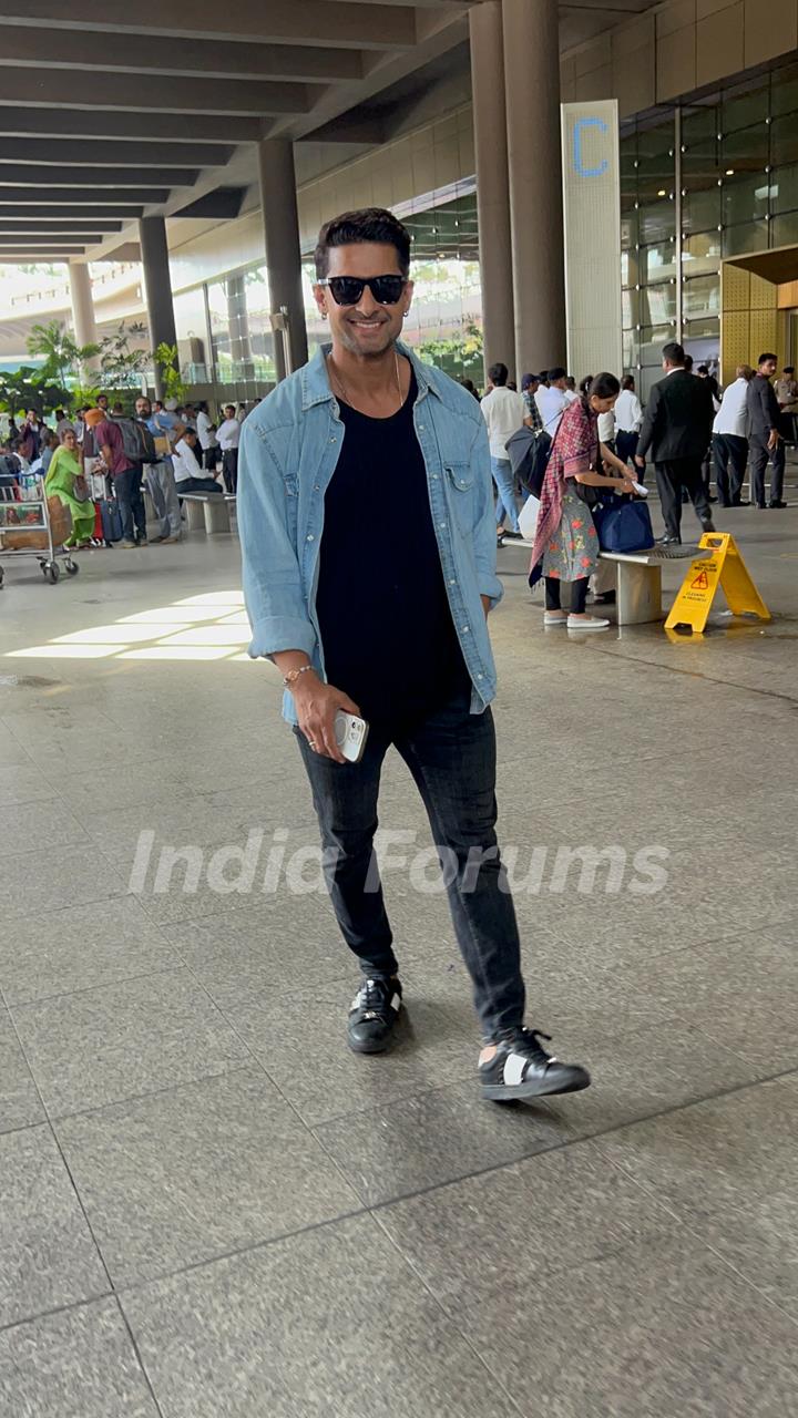 Ravi Dubey  snapped at the airport