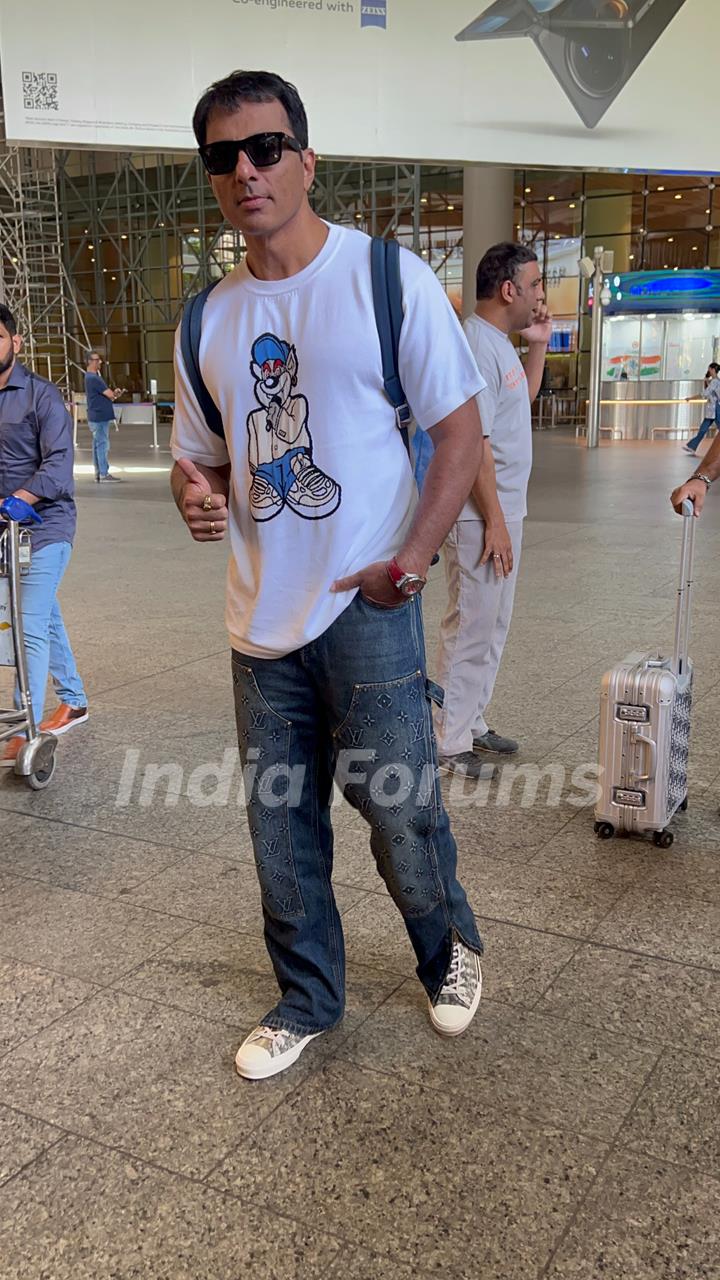 Sonu Sood snapped at the airport