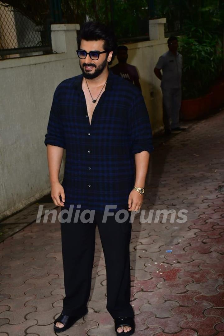 Arjun Kapoor snapped for his birthday celebration at his residence in Juhu