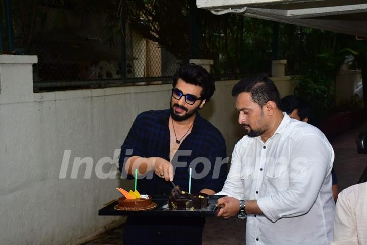 Arjun Kapoor snapped for his birthday celebration at his residence in Juhu