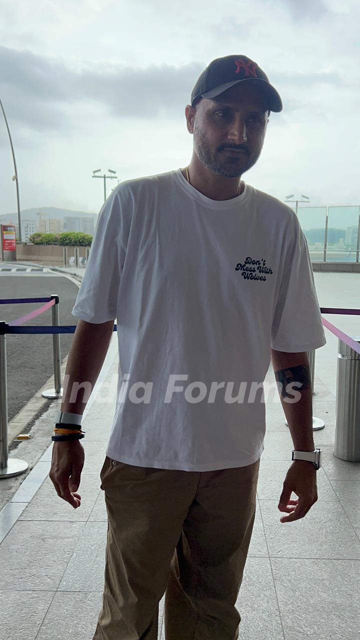 Harbhajan Singh snapped at the airport