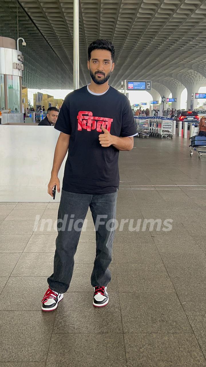Raghav Juyal snapped at the airport