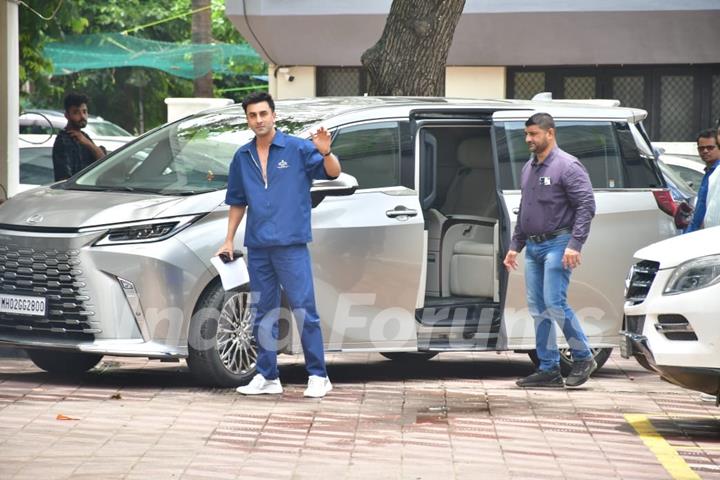 Ranbir Kapoor snapped at Sanjay Leela Bhansali house in Versova