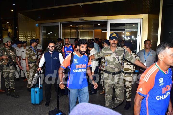 jasprit bumrah snapped at the Mumbai Airport