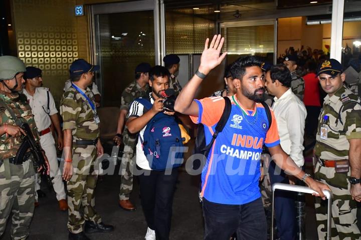 Mohammed Siraj snapped at the Mumbai airport