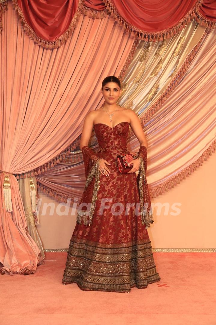 Alizeh Agnihotri attend Radhika Merchant and Anant Ambani Sangeet ...