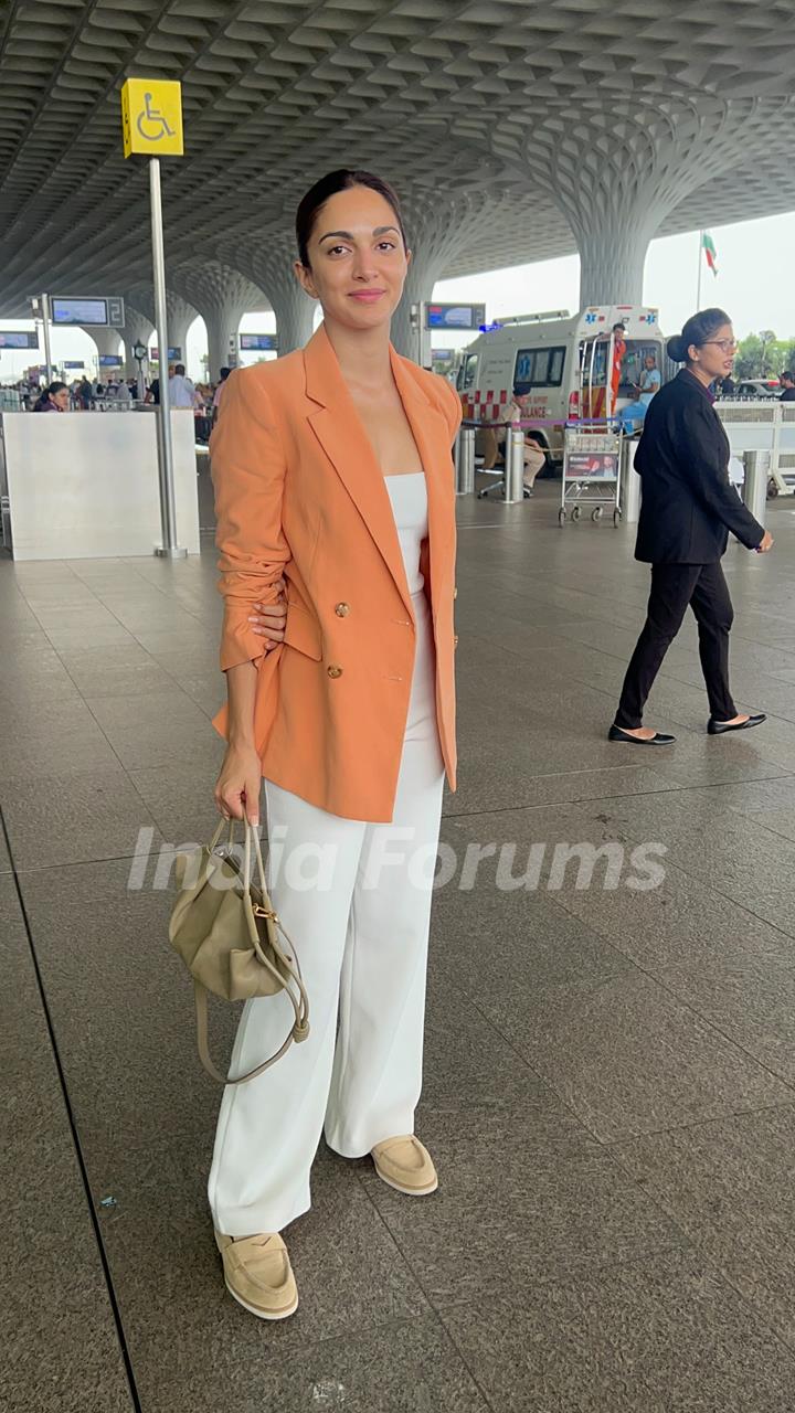Kiara Advani snapped at the airport