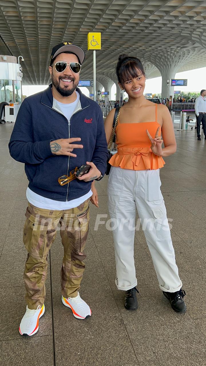 Mika Singh snapped at the airport