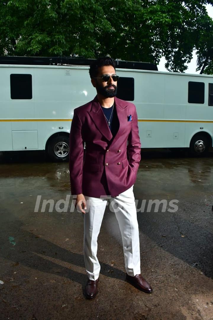 Vicky Kaushal snapped promoting their upcoming film Bad Newz on the sets of superstar singer 3