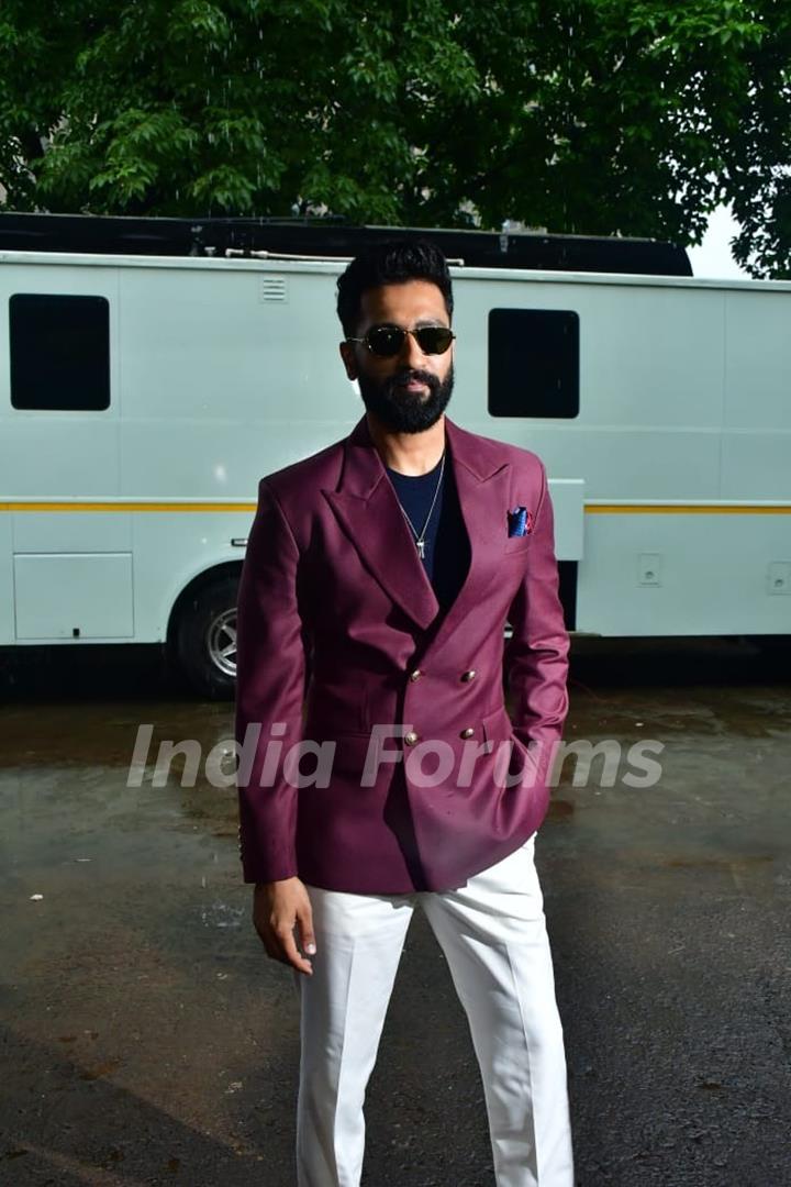 Vicky Kaushal snapped promoting their upcoming film Bad Newz on the sets of superstar singer 3