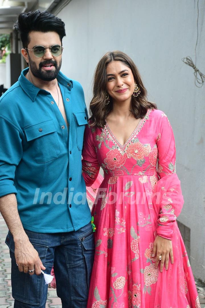 Maniesh Paul and Mrunal Thakur snapped in the city