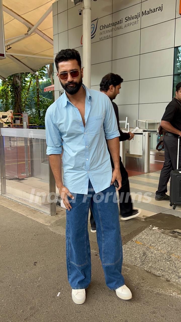 Vicky Kaushal snapped at the airport