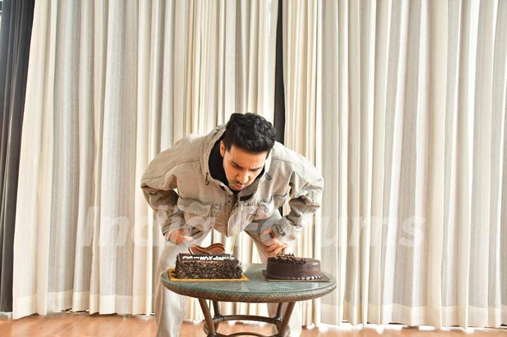 Raghav Juyal celebrates his birthday with Paparazzi