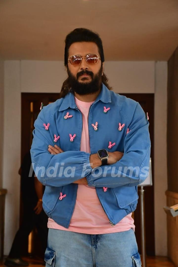 Riteish Deshmukh snapped promoting their film Kakuda