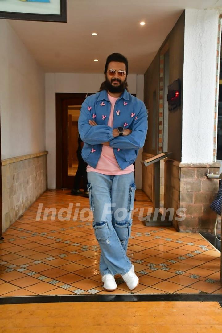 Riteish Deshmukh snapped promoting their film Kakuda