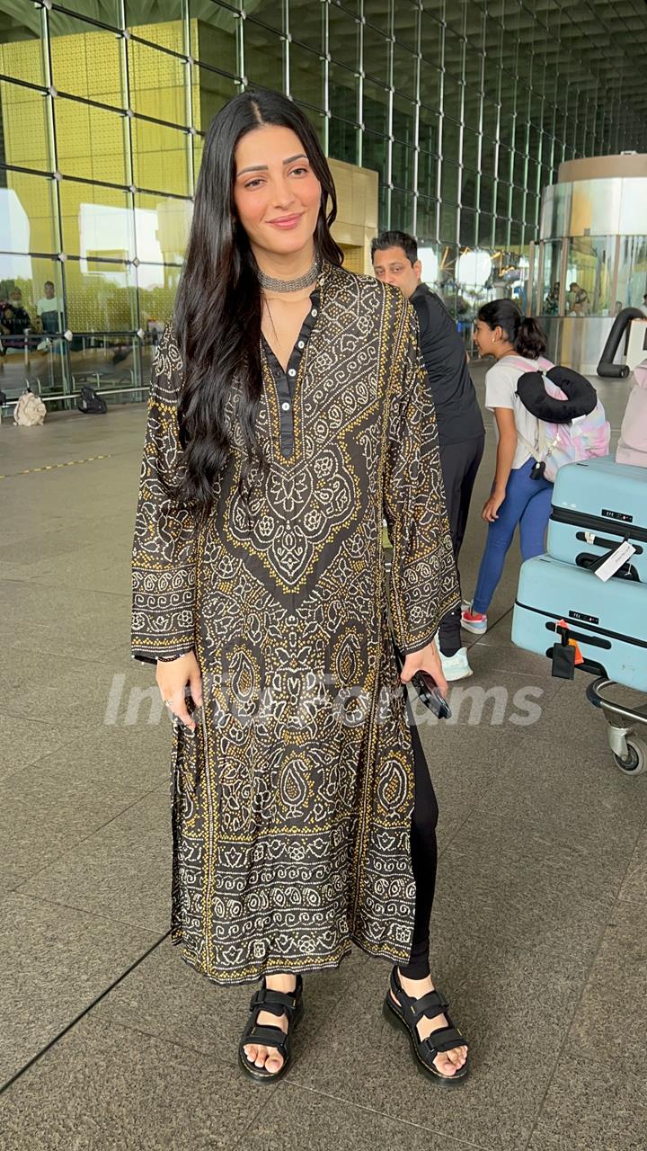 Shruti Haasan snapped at the airport