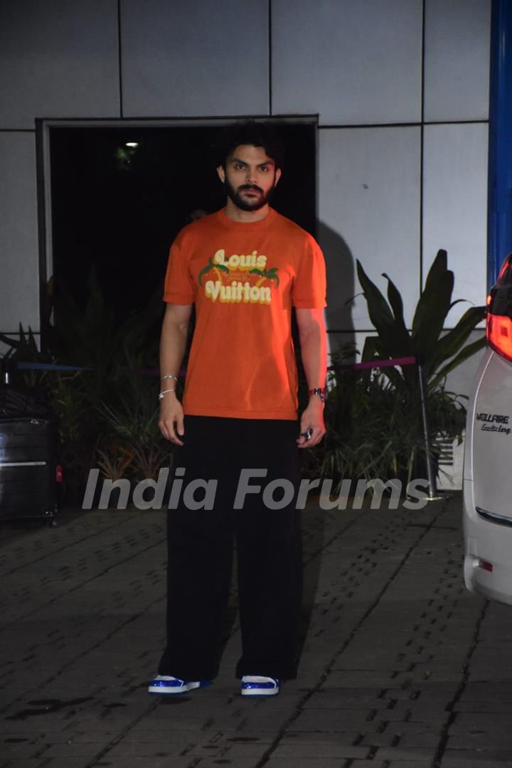 Veer Pahariya spotted at the airport