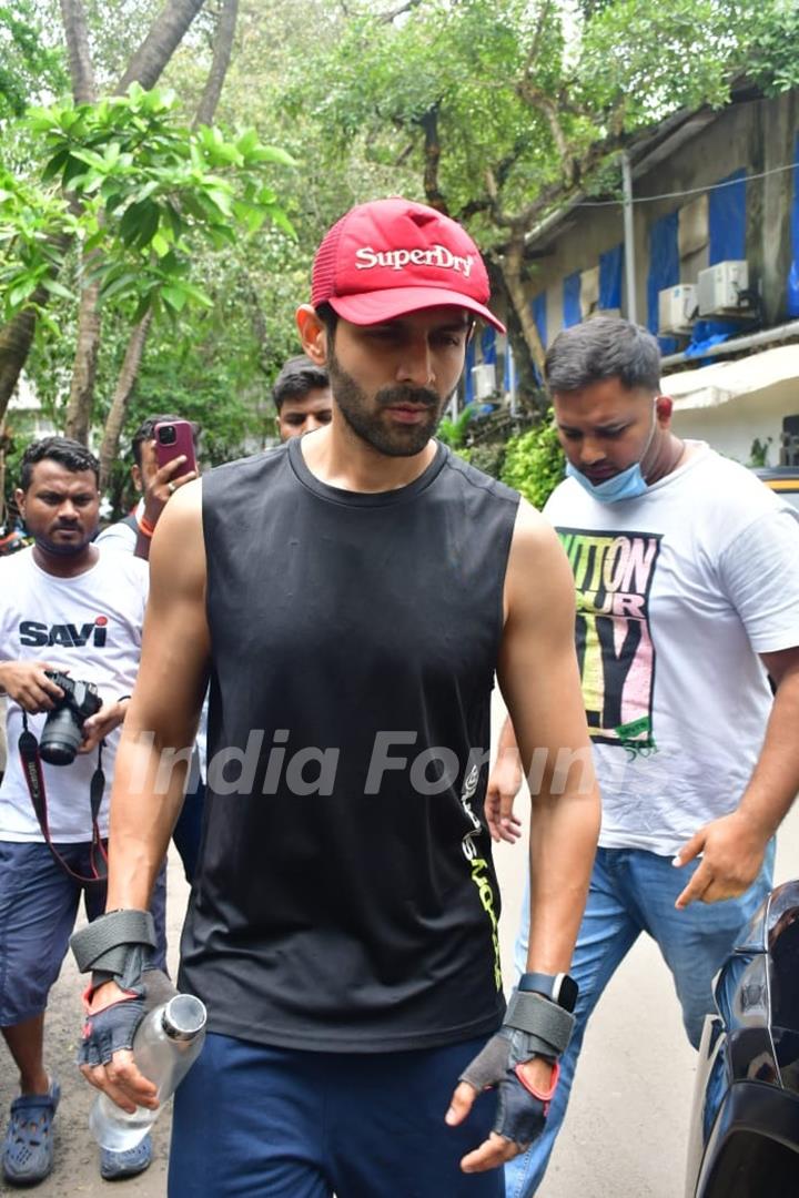 Kartik Aaryan snapped in the city