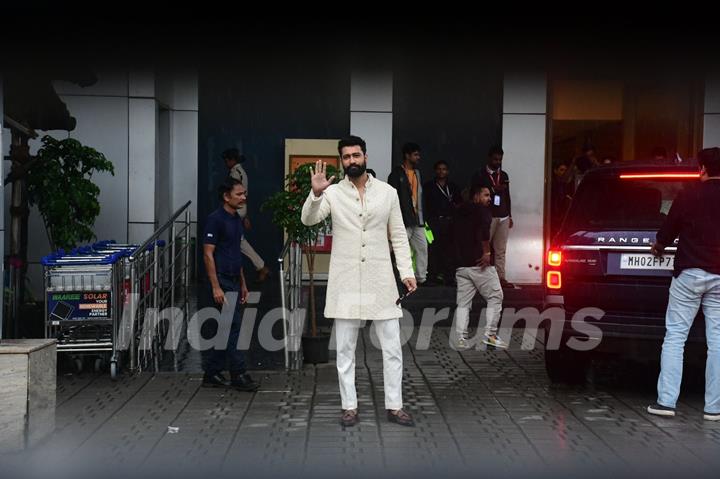 Vicky Kaushal snapped at the airport