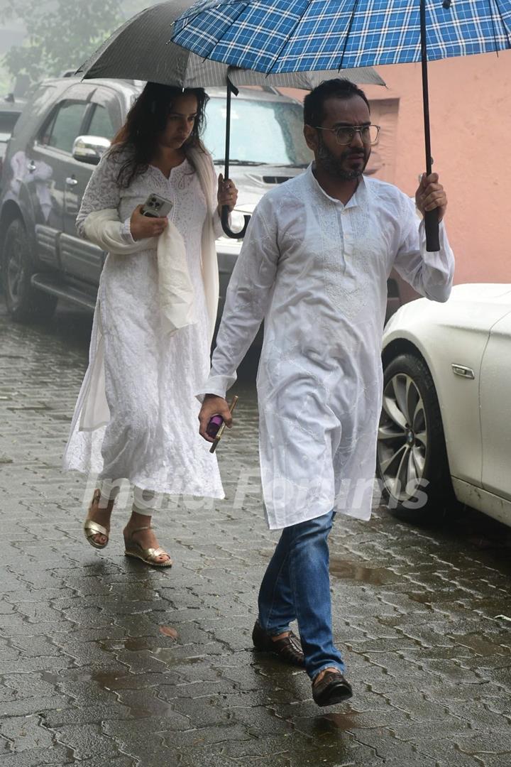 Shreya Ghoshal attend Krishan Kumar’s daughter Tishaa Kumar’s funeral in Mumbai