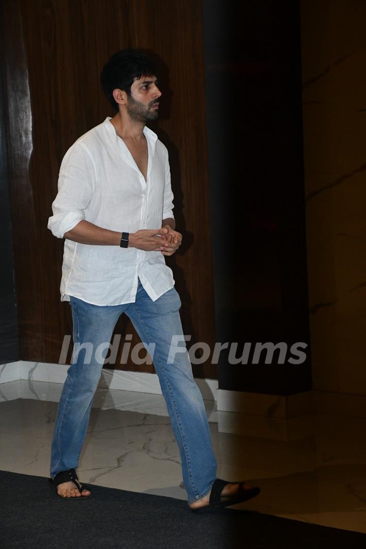 Kartik Aaryan attend the prayer meet of Krishan Kumar’s daughter Tishaa Kumar