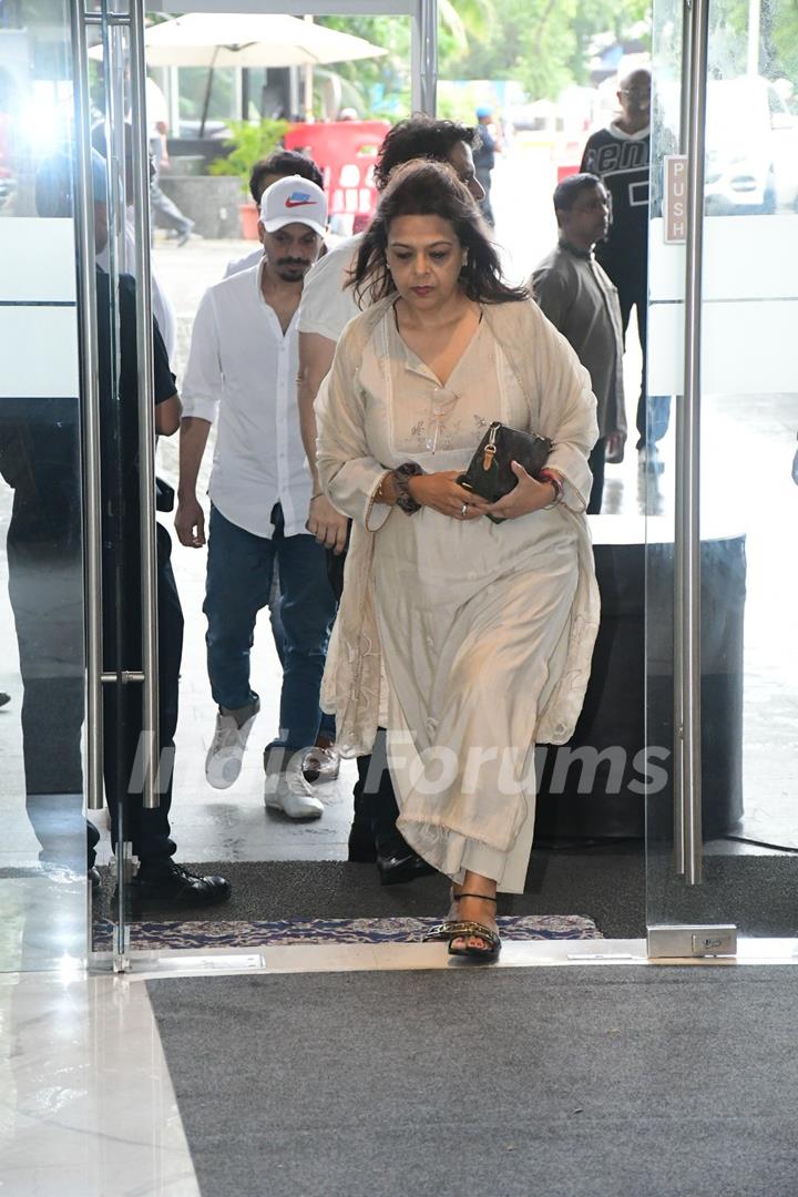 Celebs attend the prayer meet of Krishan Kumar’s daughter Tishaa Kumar