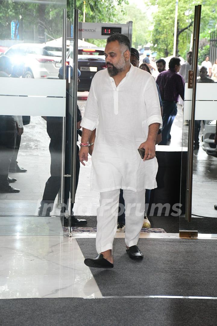 Celebs attend the prayer meet of Krishan Kumar’s daughter Tishaa Kumar