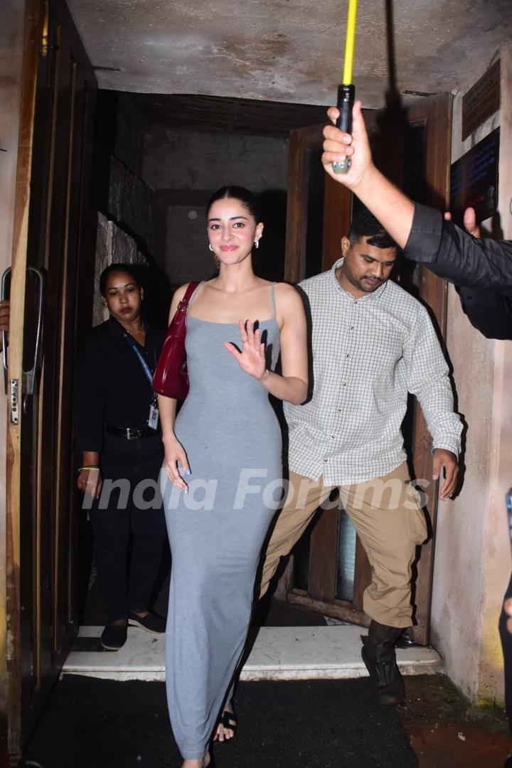 Ananya Panday snapped at bandra