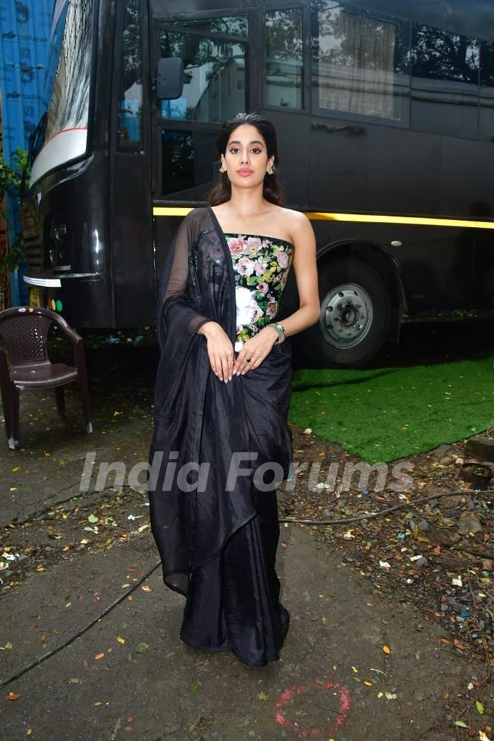 Janhvi Kapoor snapped on the set of Bigg Boss OTT for the promotion of their upcoming film Ulajh 