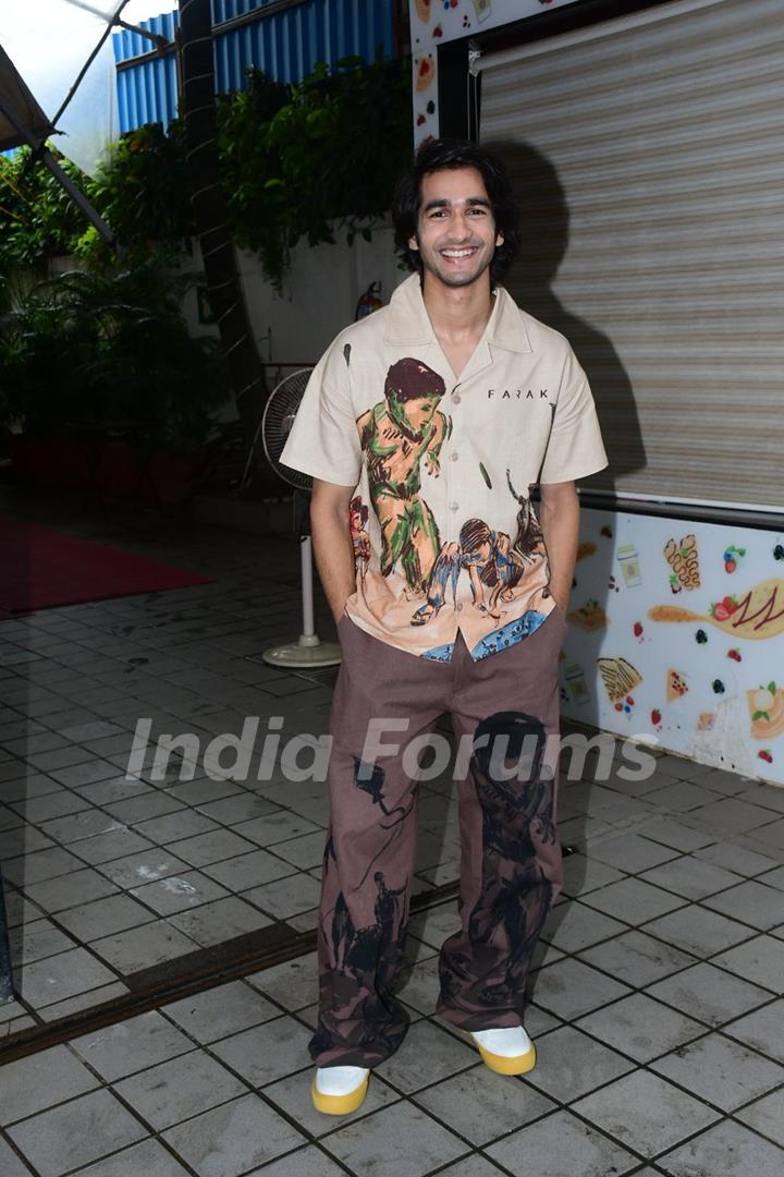 Shantanu Maheshwari snapped promoting their upcoming film Auron Mein Kahan Dum Tha