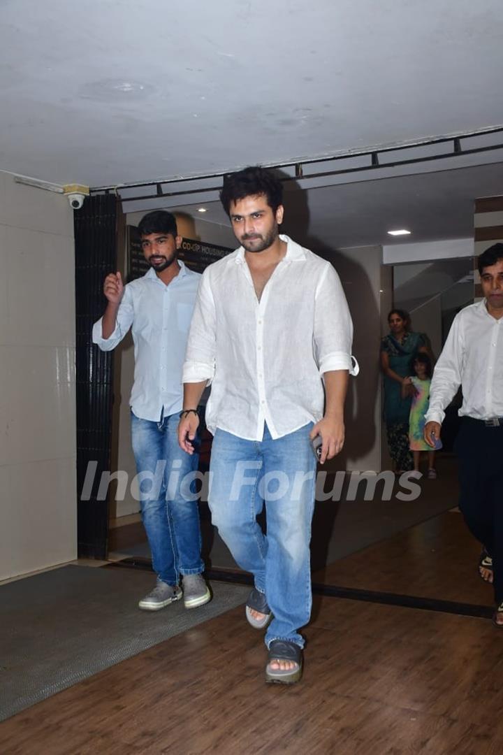 Shoaib Ibrahim  snapped at Farah Khan's Residence