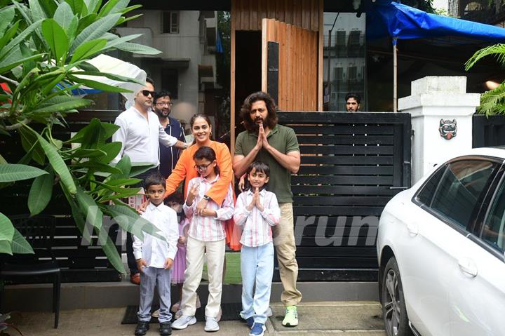 Genelia Deshmukh and Riteish Deshmukh snapped in khar