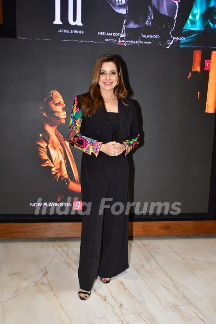 Neelam Kothari snapped promoting their song 'TU'