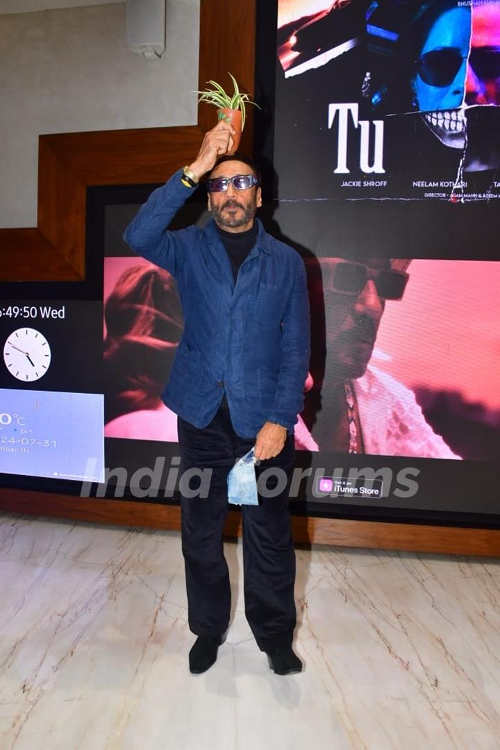 Jackie Shroff snapped promoting their song 'TU'