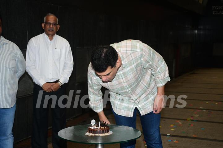 Siddharth Roy Kapur snapped cutting his birthday cake