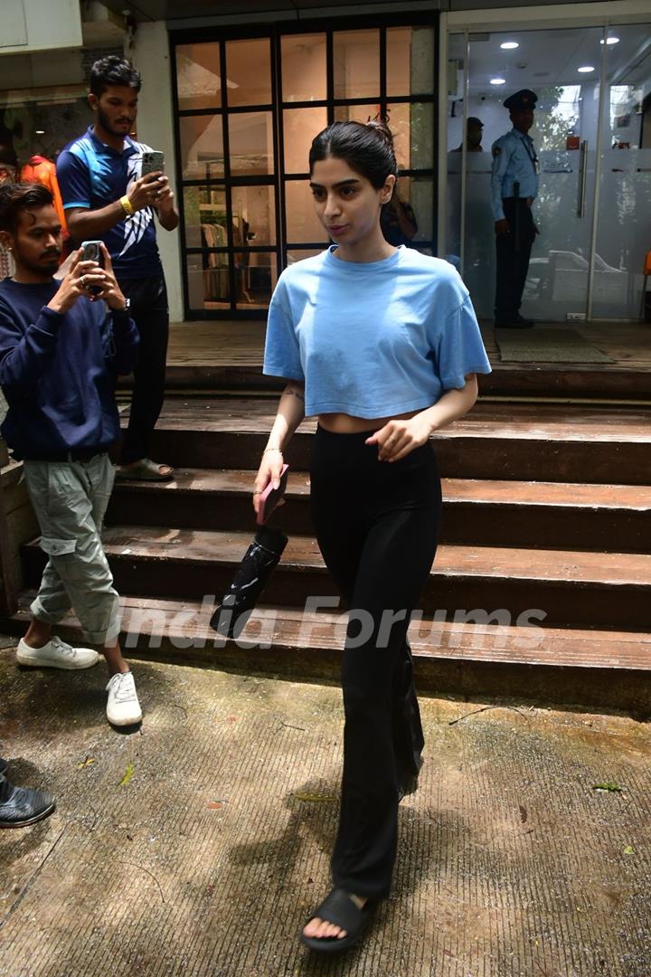 Khushi Kapoor snapped in bandra