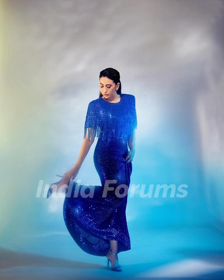 Karisma Kapoor looks mesmerizing in blue sequin gown