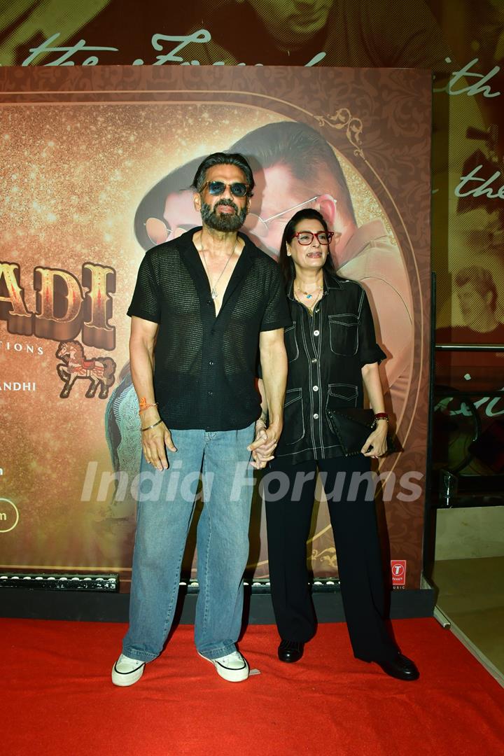 Suniel Shetty grace the premiere of Ghudchadi