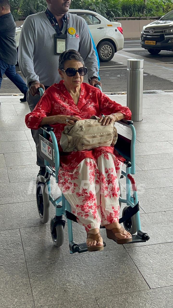 Tanuja Mukerji  snapped at the airport