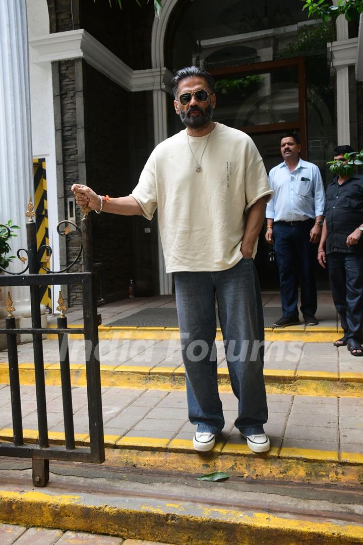 Suniel Shetty snapped in Khar