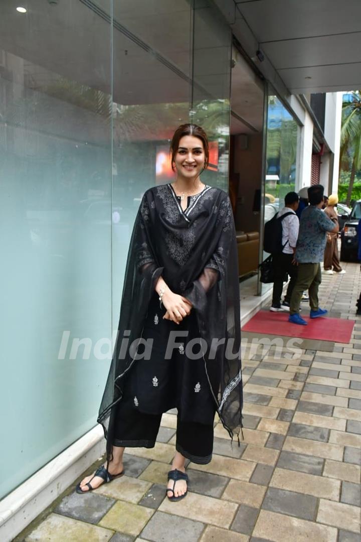 Kriti Sanon snapped at andheri