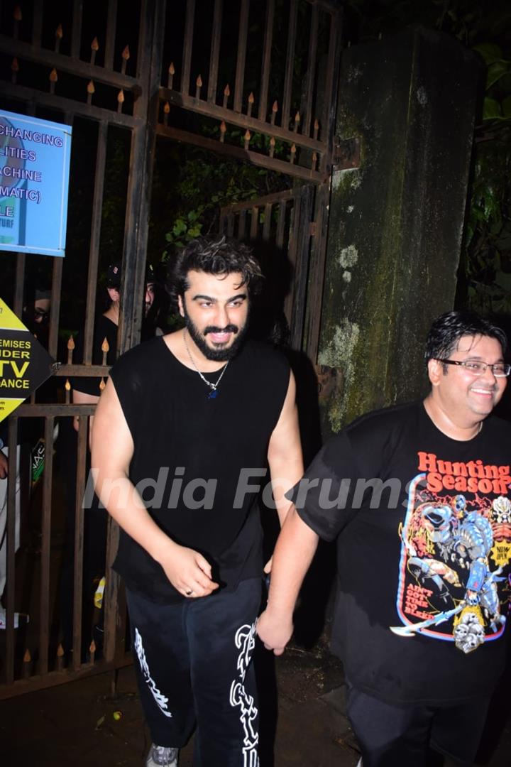 Arjun Kapoor snapped in bandra