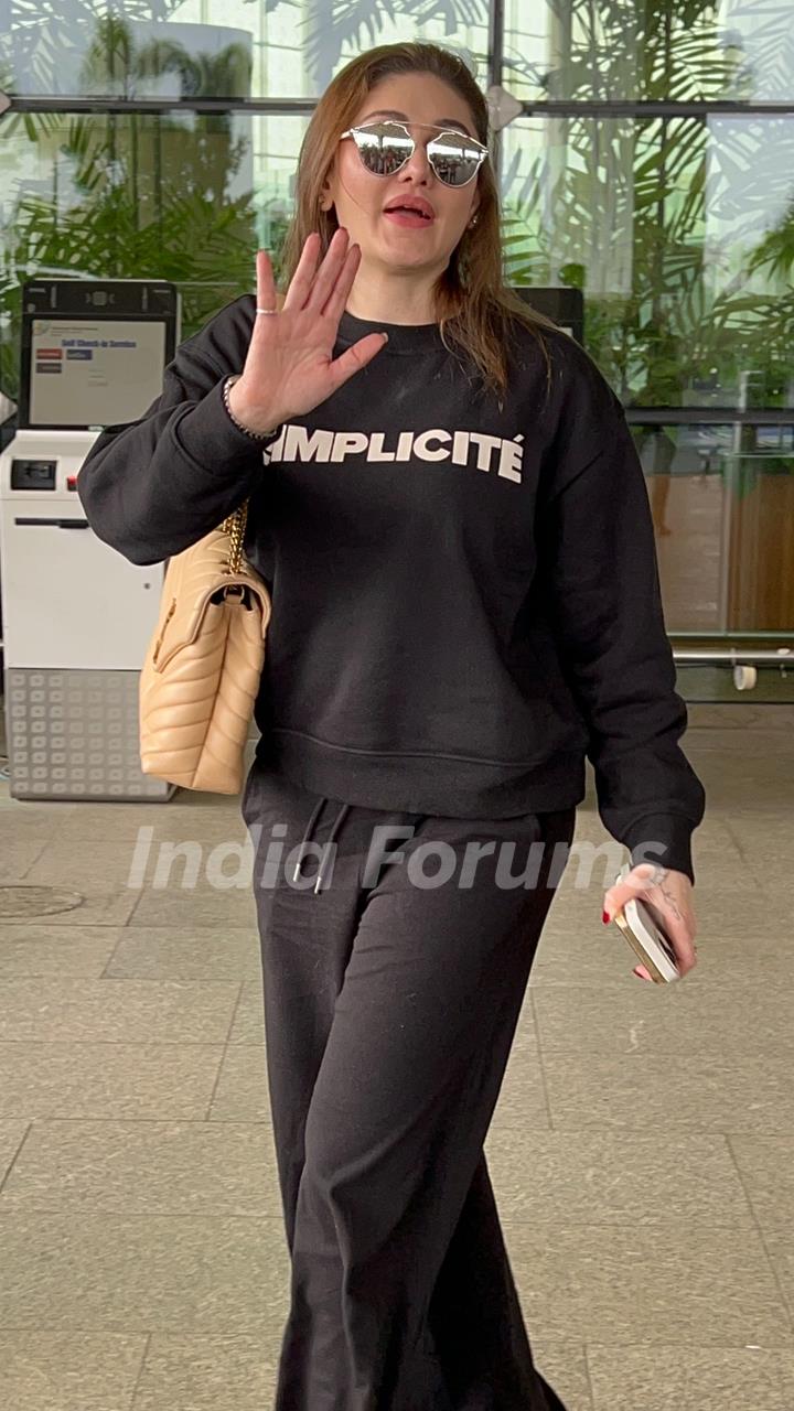 Shefali Jariwala snapped at the airport