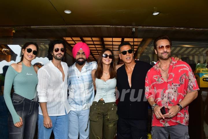 Fardeen Khan, Akshay Kumar, Aditya Seal, Vaani Kapoor, Pragya Jaiswal and Ammy Virk snapped promoting their film 'Khel Khel Mein'